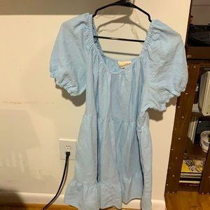 Puffed sleeve dress